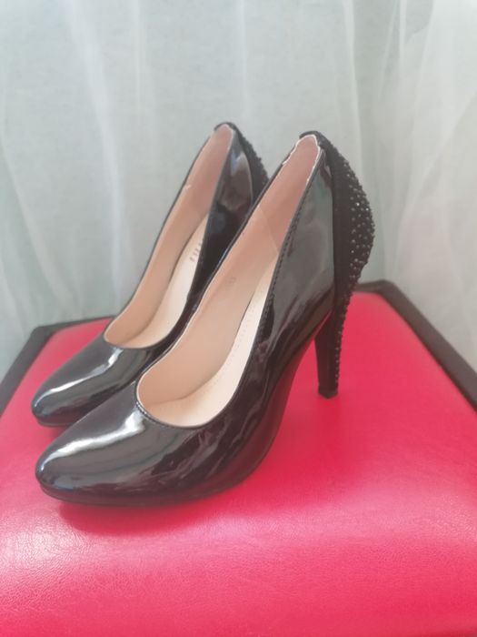 Pantofi de damă cu toc mărimea 35