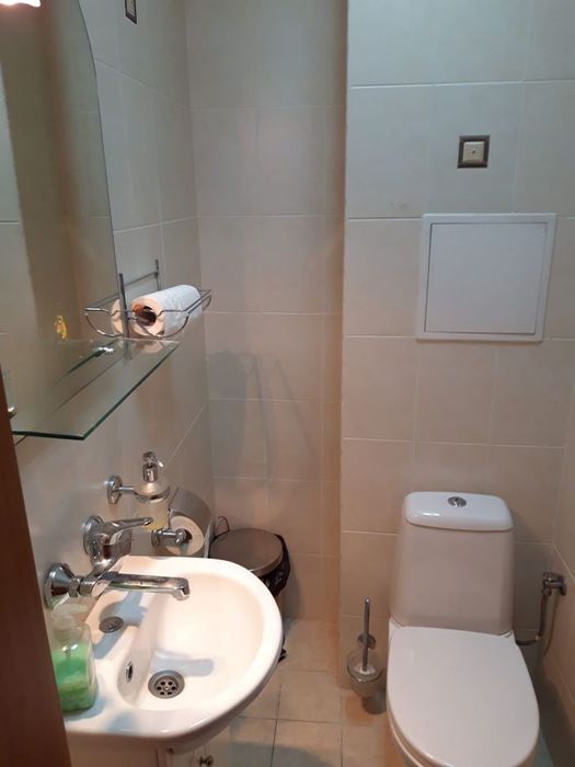 Обзаведен офис до ЕСТЕ – 2 работни помещения, заседателна зала, ниски