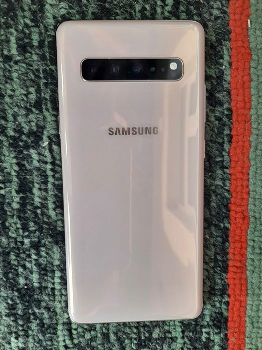 Samsung galaxy S10+ 5G xotira 8/256 GB