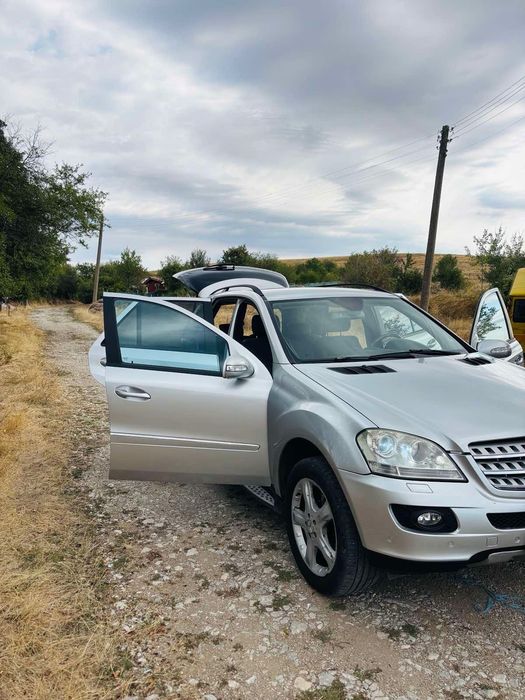 Продавам джип Мерцедес 350