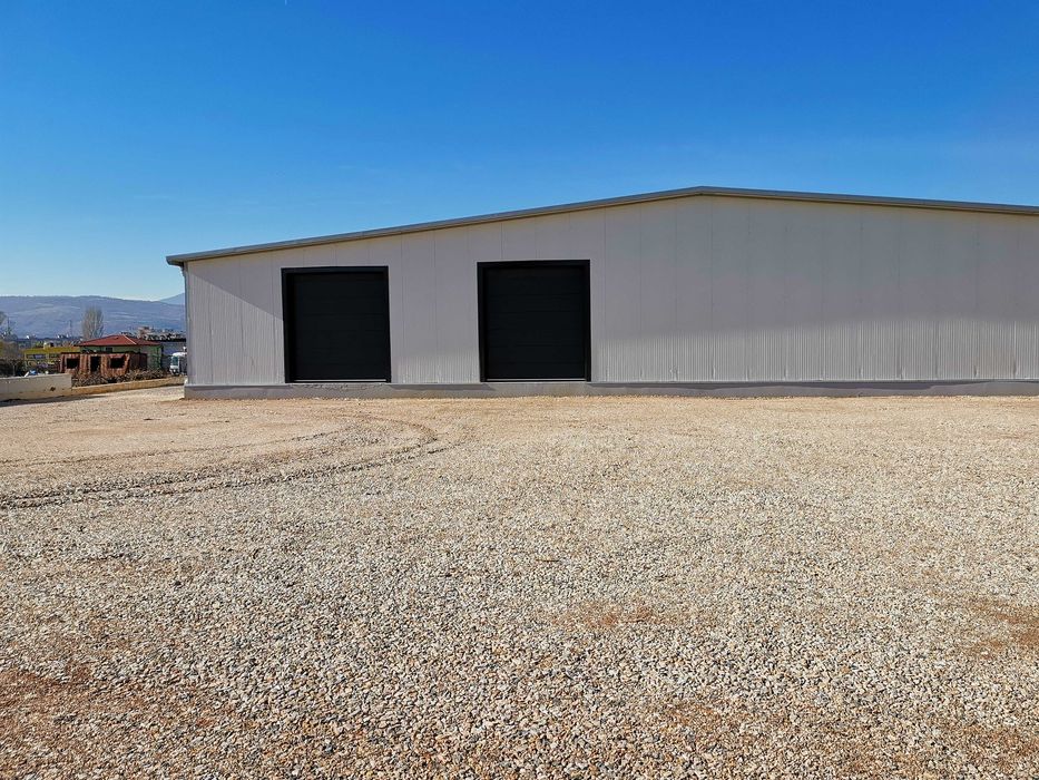 Давам под наем складови площи от 450 кв.м до 3500 кв.м