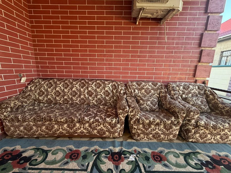 Диван залотиский