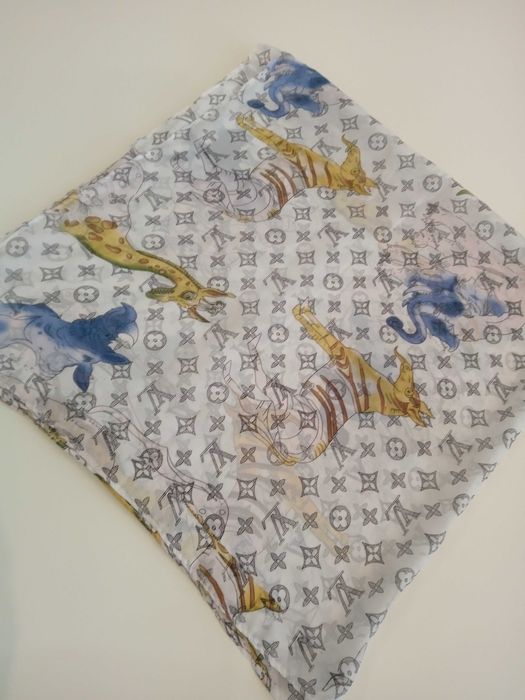 Копринен шал/парео Louis Vuitton, 180/90 см. 80 лв.