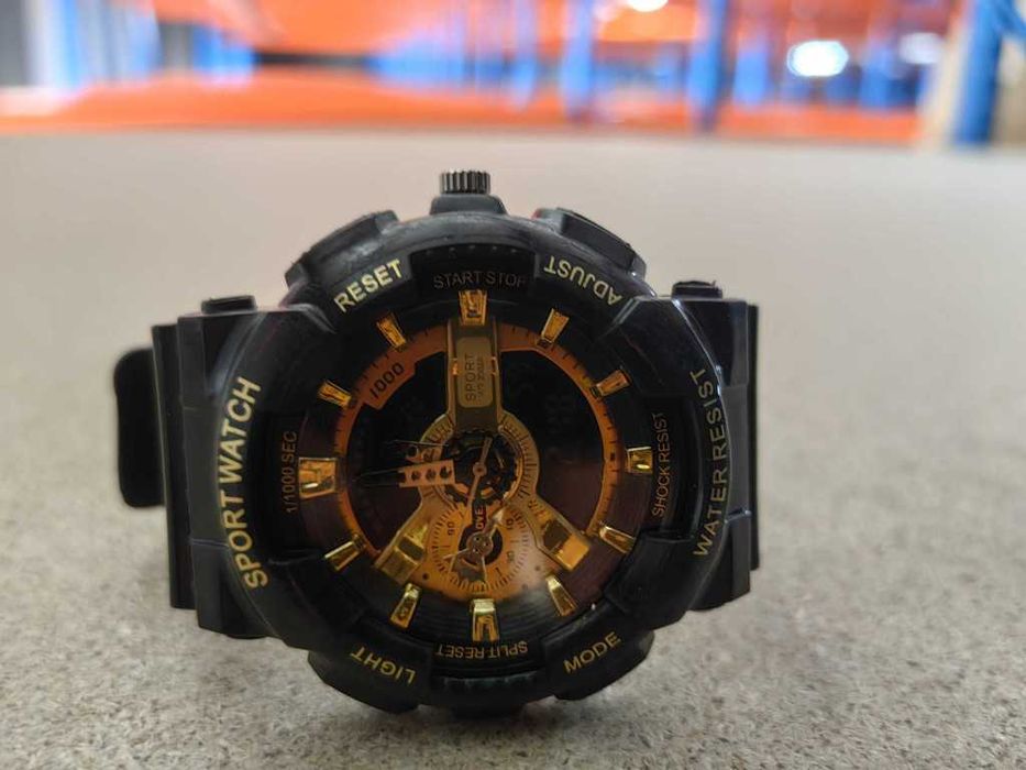 Водоустойчив спортен часовник с LED дисплей SPORT WATCH