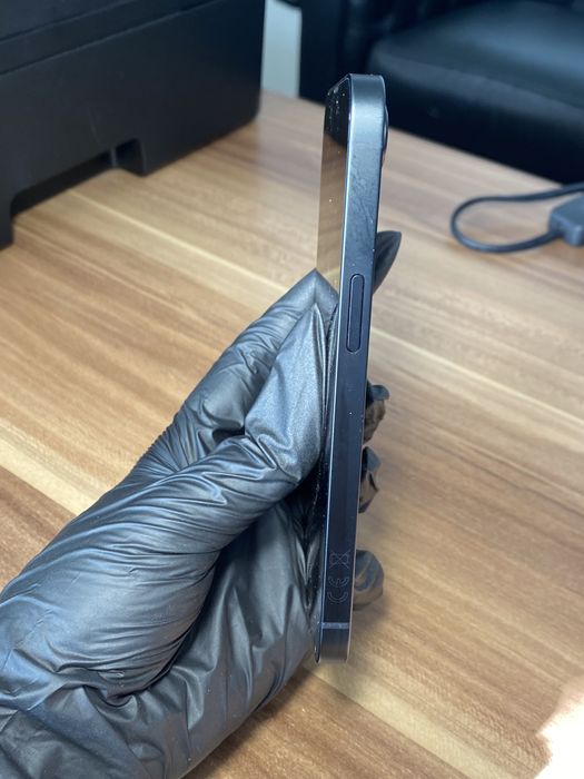 iPhone 16e• 128 GB • Black