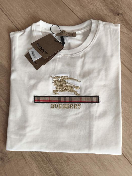 Дамски тениски на Pinko, Guess, Calvin Klein и много други марки