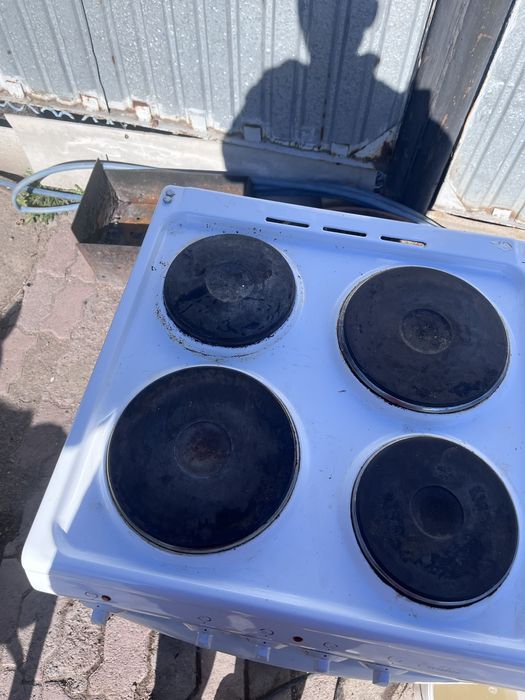 Продам электроплиту  плиту