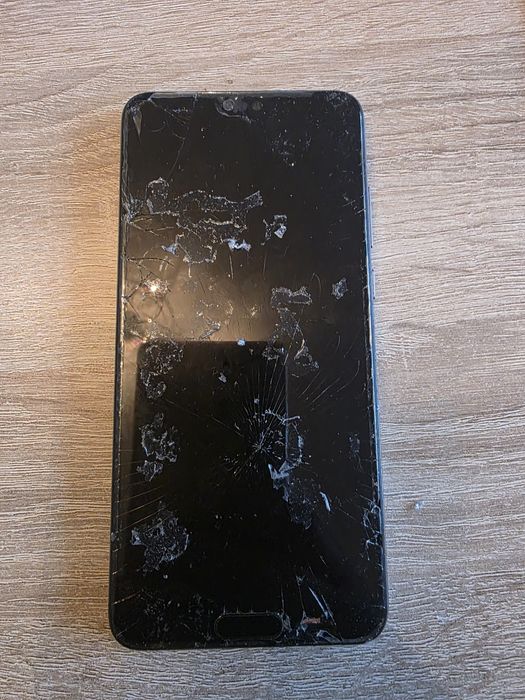 P20 Huawei не е про не е лайт за части
