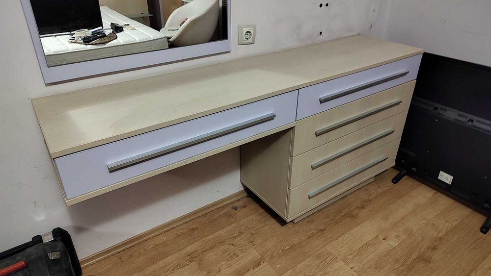 Тоалетка / скрин с шкафове в бежово и лилаво + огледало в лилава рамка