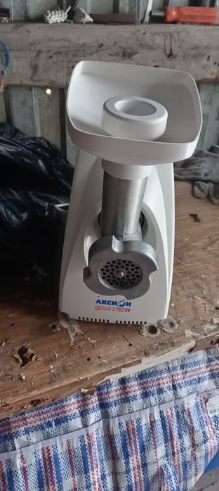 Продам электро мясорубку.