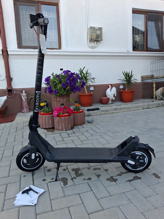 Vând trotineta Xiaomi Scooter 4 Lite (2and Gen)