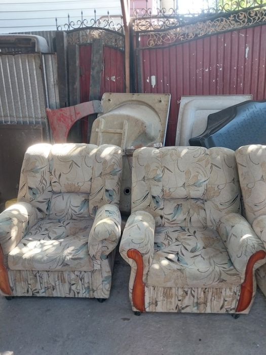 Отдам два кресла идиван