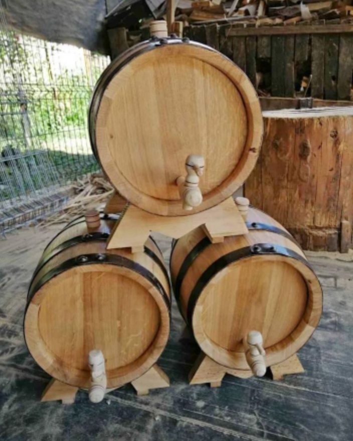 Butoi lemn dud stejar salcâm 20 vin țuică Timisoara • OLX.ro