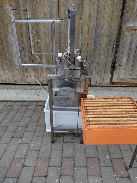 Vand mașină de descapacit miere