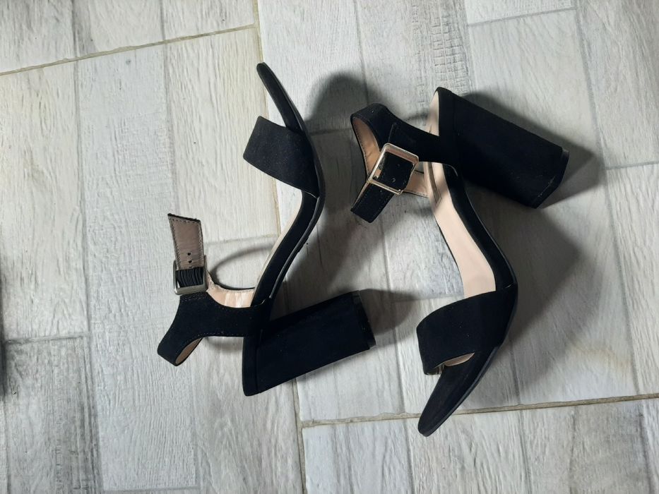 Sandale cu toc ,mărimea 36