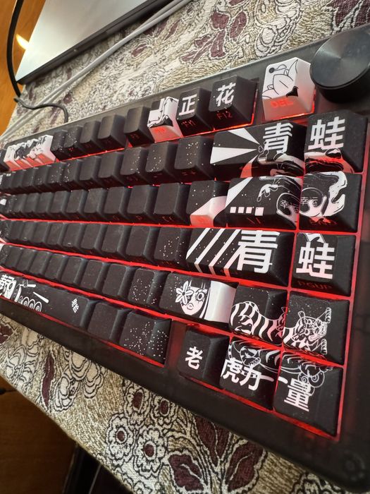 Tastatura qwertykey qk75 he momo