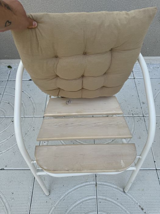 Ръчно изработени бели бохо столове от естествени материали