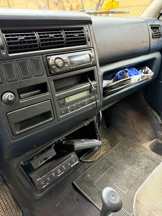 Vând Volkswagen caravelle