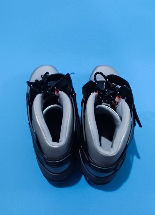 Продам ботинки лыжные