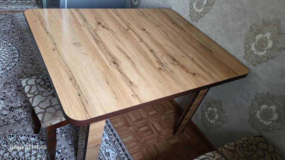 Куханый стол со стульями