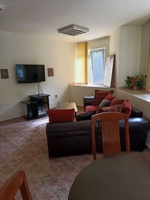 Дава се под наем Двустаен апартамент в Пловдив, Център - 50 кв.м за 380 € - Снимка #1