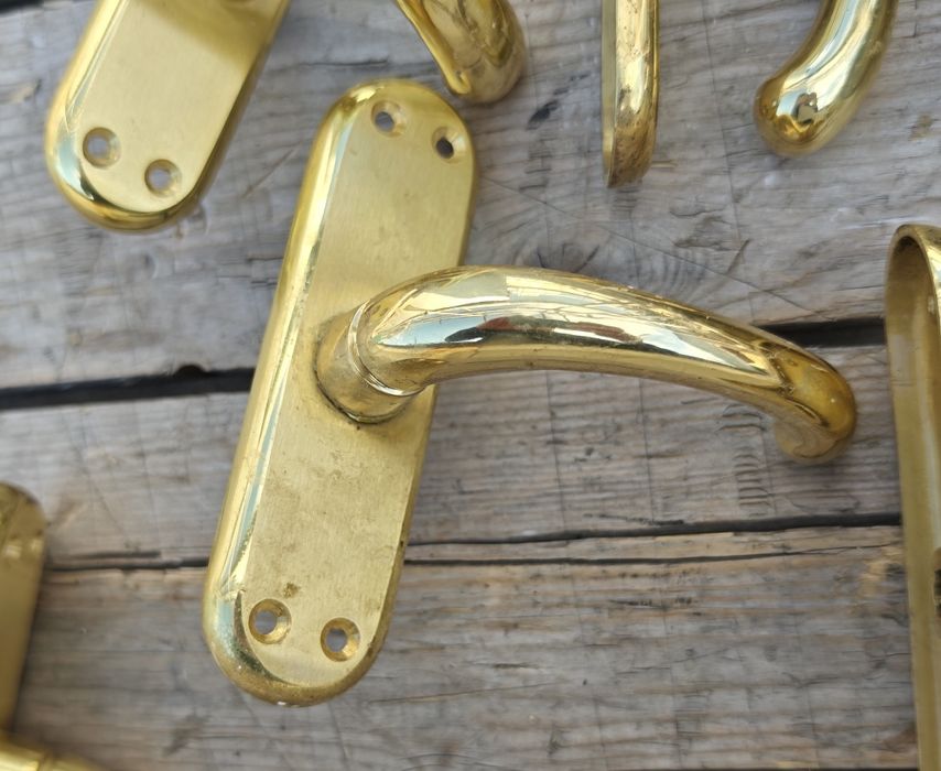 Бронзови дръжки за прозорци и врати