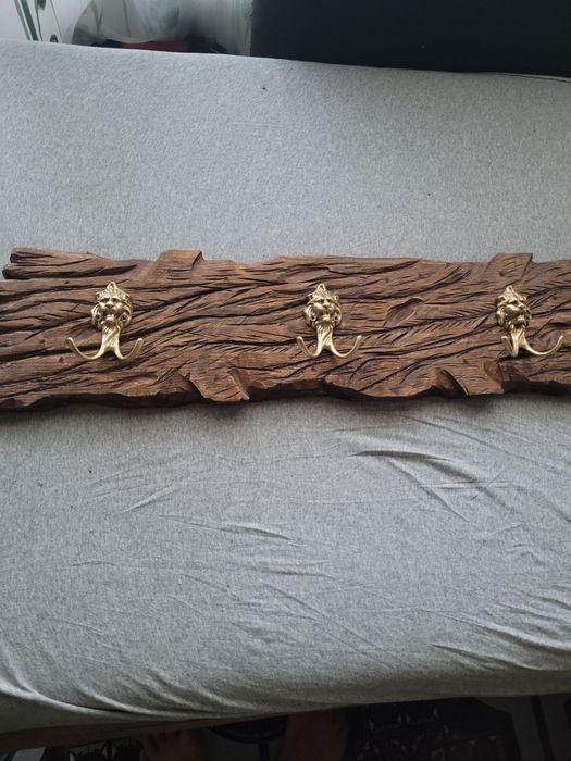 Закачалка от дърво и масивен бронз