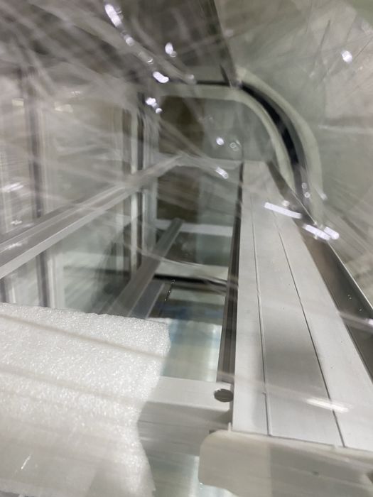 Vitrina frigorifica pentru prajituri culoare alba