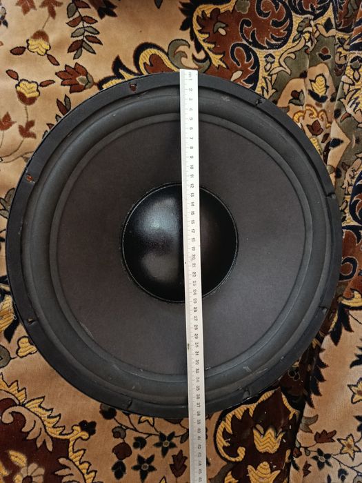 Американский 15-дюймовый сабвуфер.