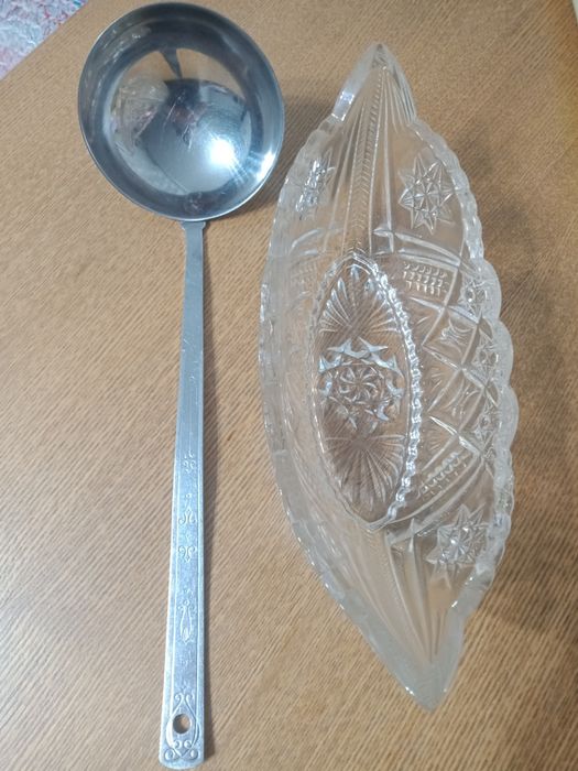 Блюдо.Чайник графины, половник...