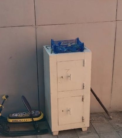 Продам сейф металлический