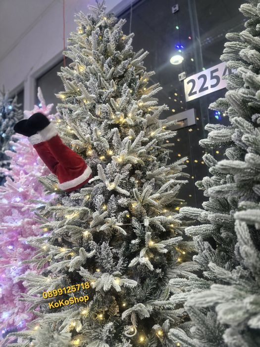 Заснежена елха с вградени LED светлини и 2Dи 3D клонки/луксозна елха