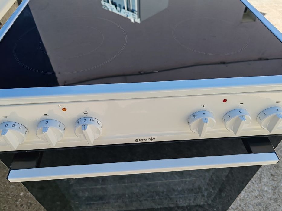 Като нова свободно стояща печка с керамичен плот Gorenje   с две години Гаранция!