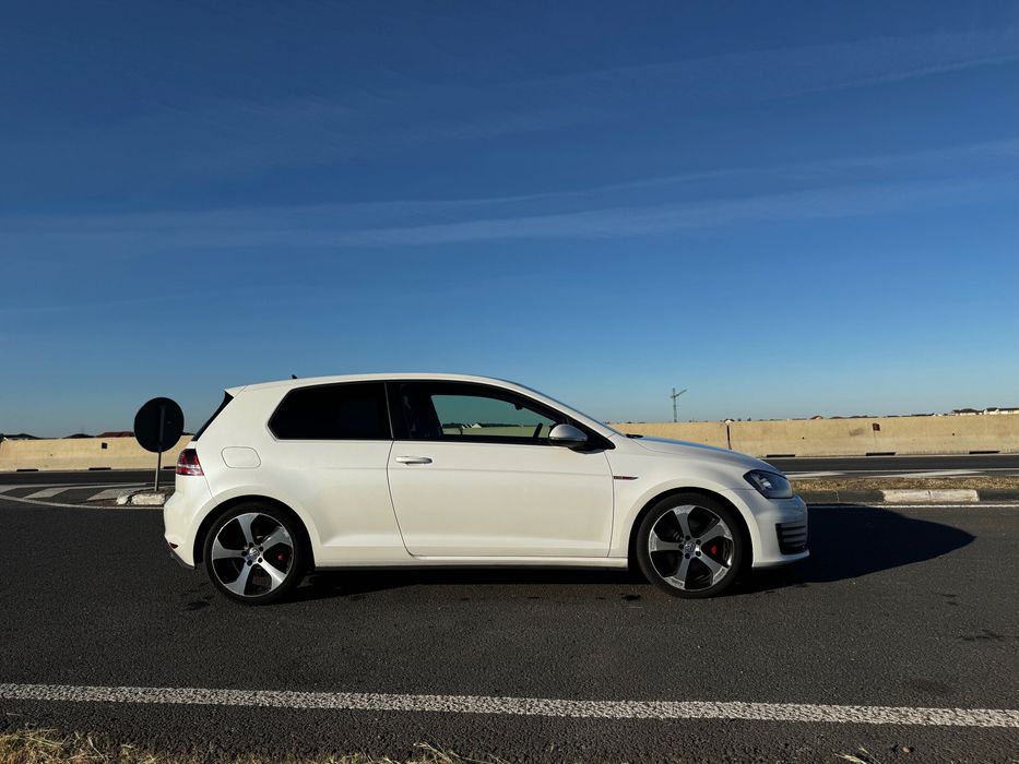 Volkswagen Golf 7 GTI 2.0 TSI 220hp