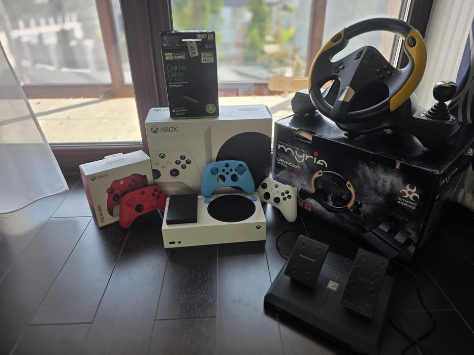 Xbox Series S + SSD Seagate 2TB + 2 controllere + volan/pedale Myria – pachet complet