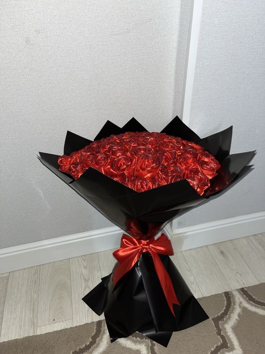 Атласные розы,45 штук.