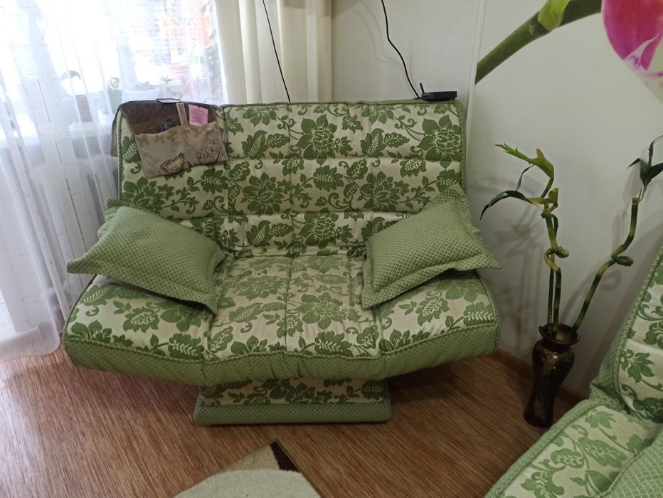 Продам набор мягкой мебели