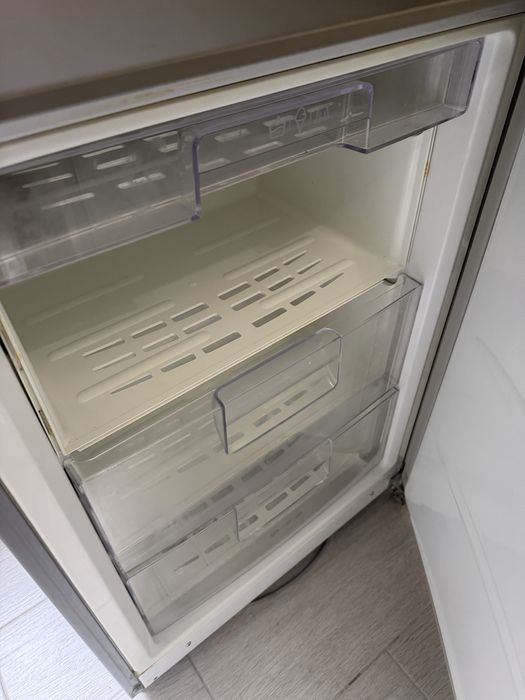 LG Холодильник сенсорный