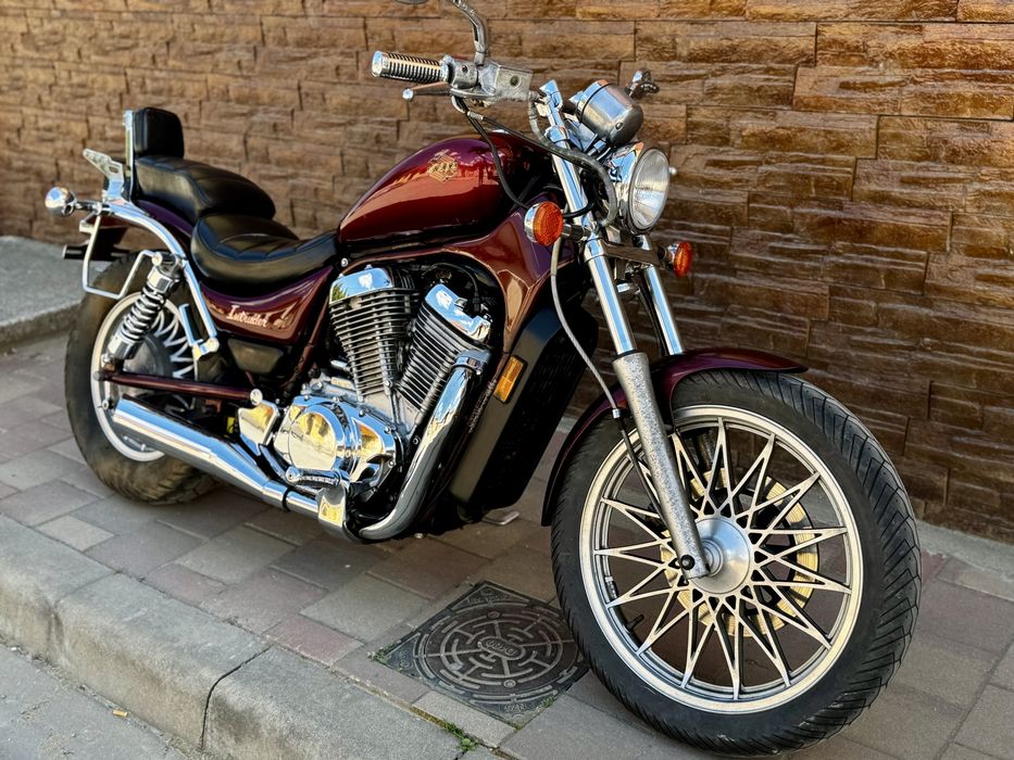 Suzuki Intruder VS 700