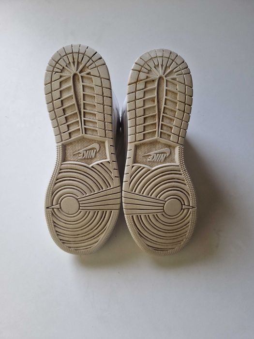 Jordan 1 Mid Triple White оригинални кецове