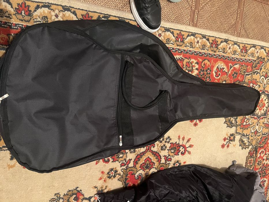 Продам акустическую гитару