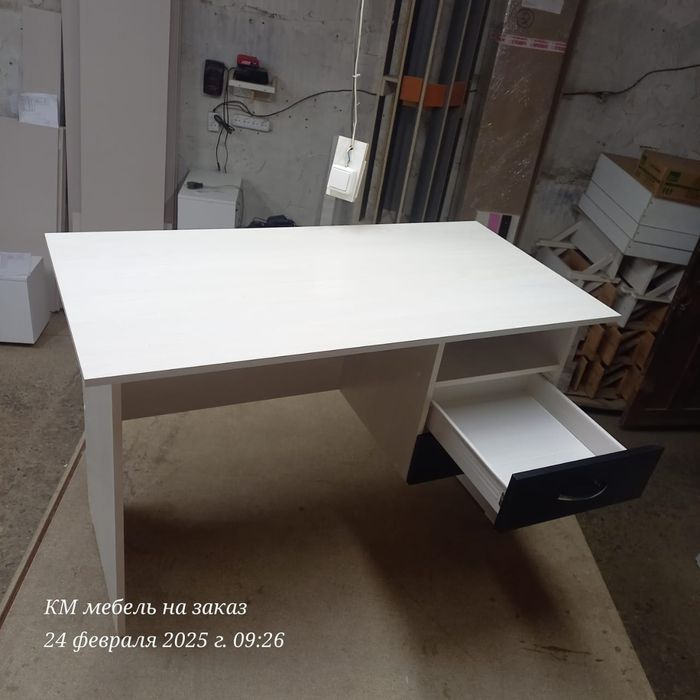 Стол тумбовый ящики