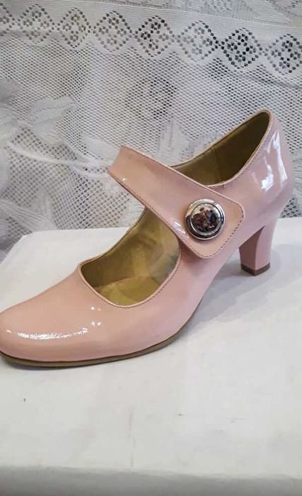 Vindem incaltaminte eleganta de dama, la pret redus!
