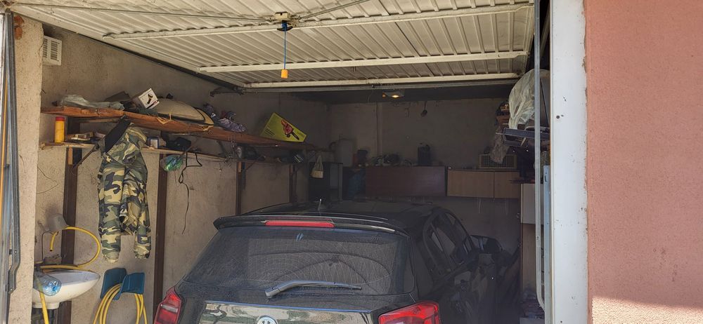 Дава се под наем Гараж / Паркомясто в Пазарджик, Идеален център - 20 кв.м за 86.7 € - Снимка #1