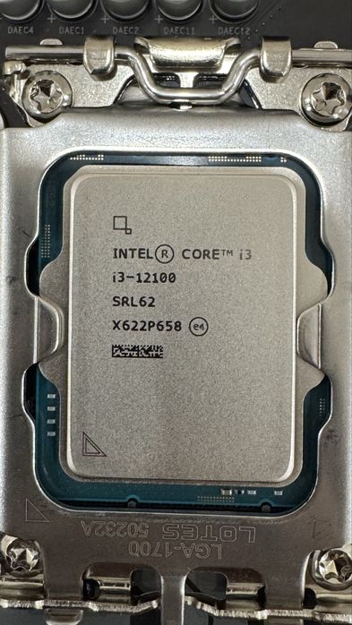 процессор i3-12100 с видеоядром
