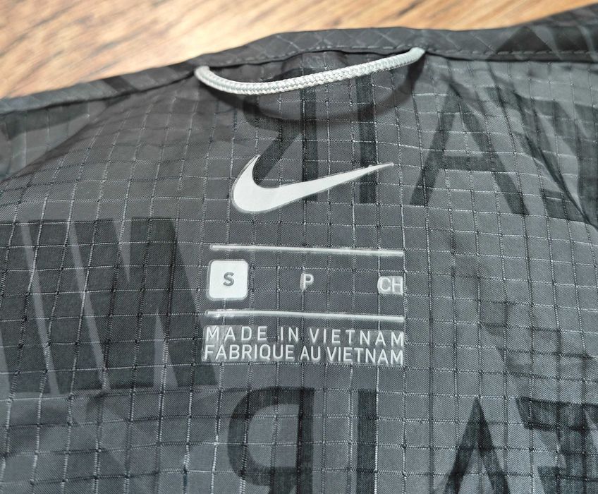 NIKE Дамско яке за спорт с качулка тичане / бягане размер S