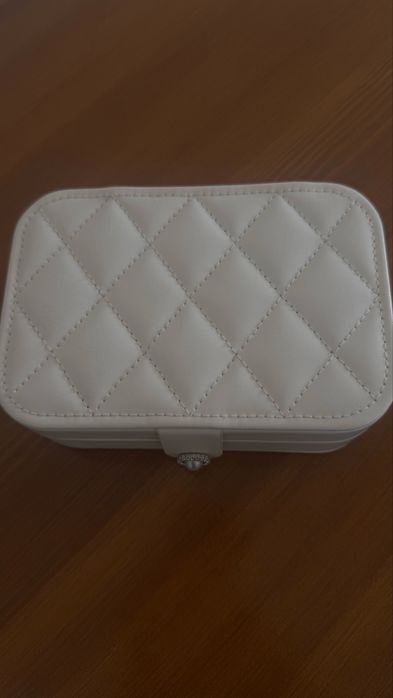 Продаю украшения и шкатулку для украшений