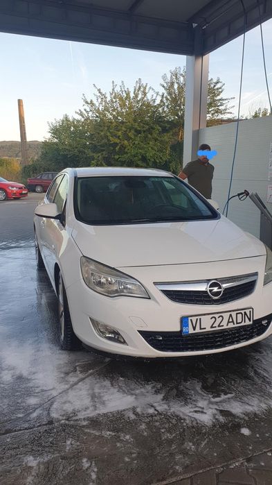 Opel asta j 1.7 2010