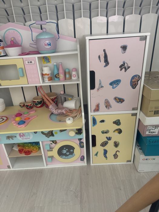 Детская кухня с деревянными посудами