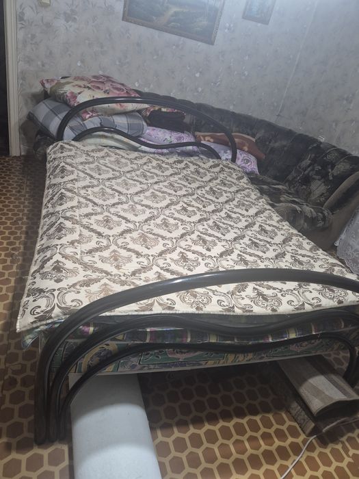 Продам кровать двухспальную